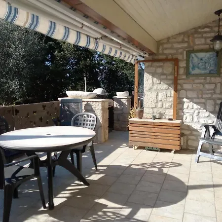 Les Lauriers Roses Villa Salavas Exterior photo