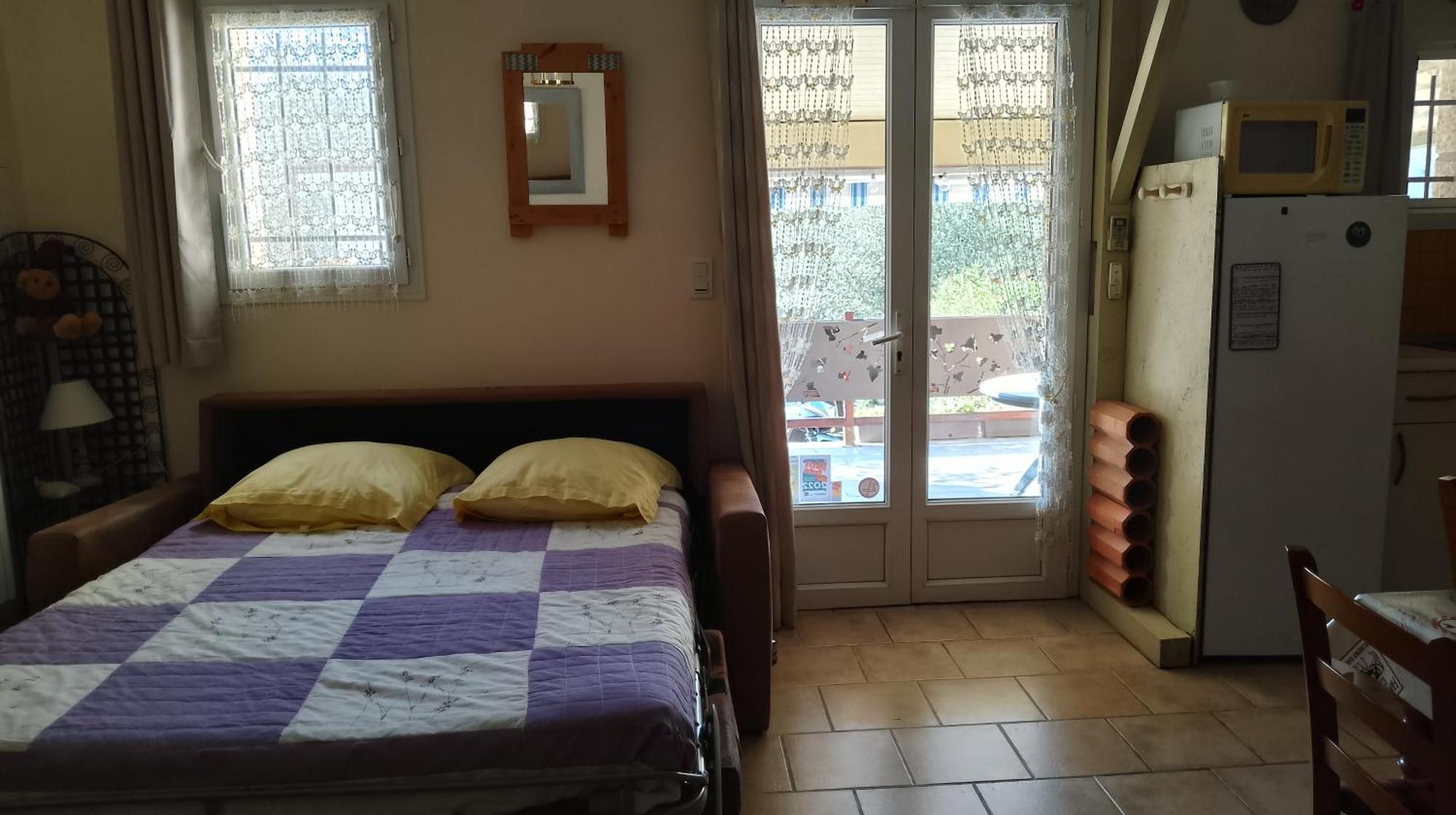Les Lauriers Roses Holiday home Salavas